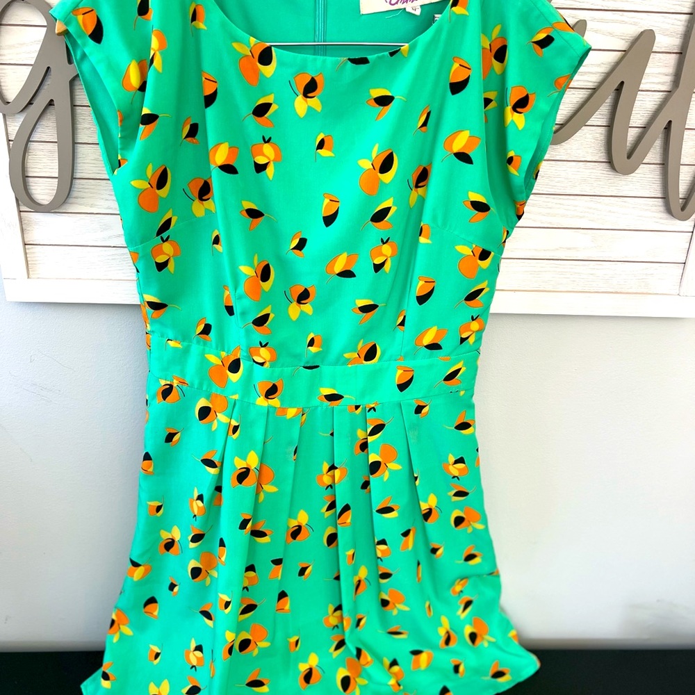 Size Medium dress. Believe I bought this at Anthro or boutique. Worn 1-2 max.